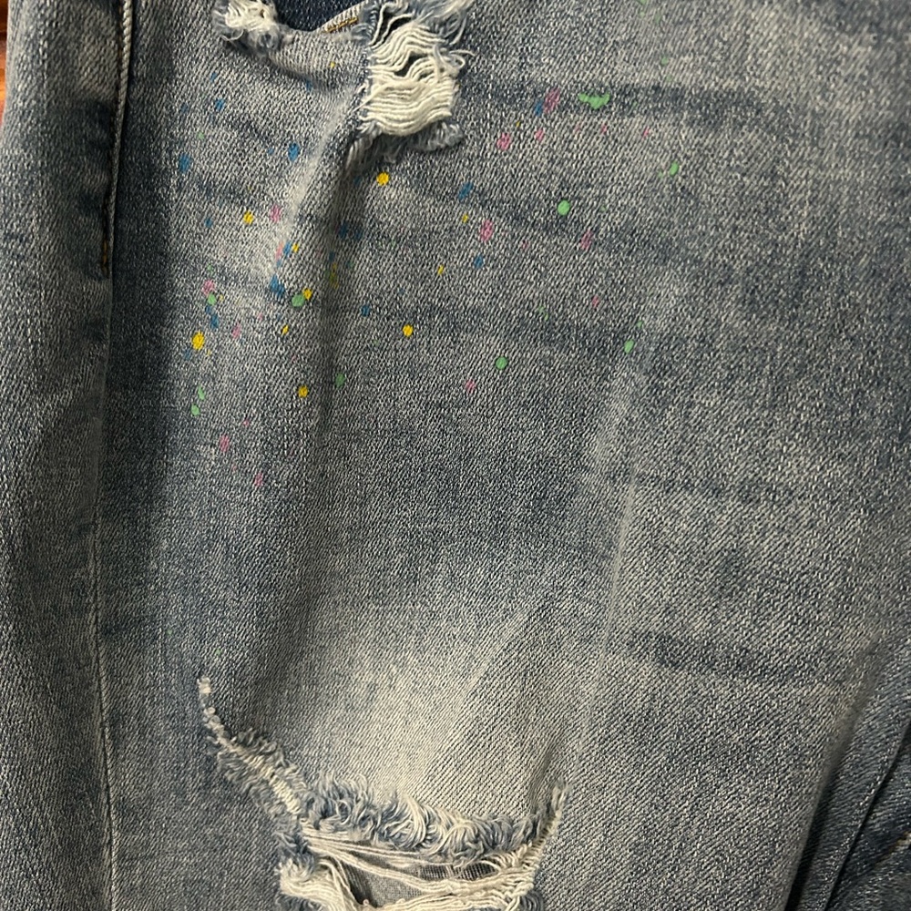 Judy Blue Boyfriend Fit distressed with paint splatter Denim - Picture 3 of 8